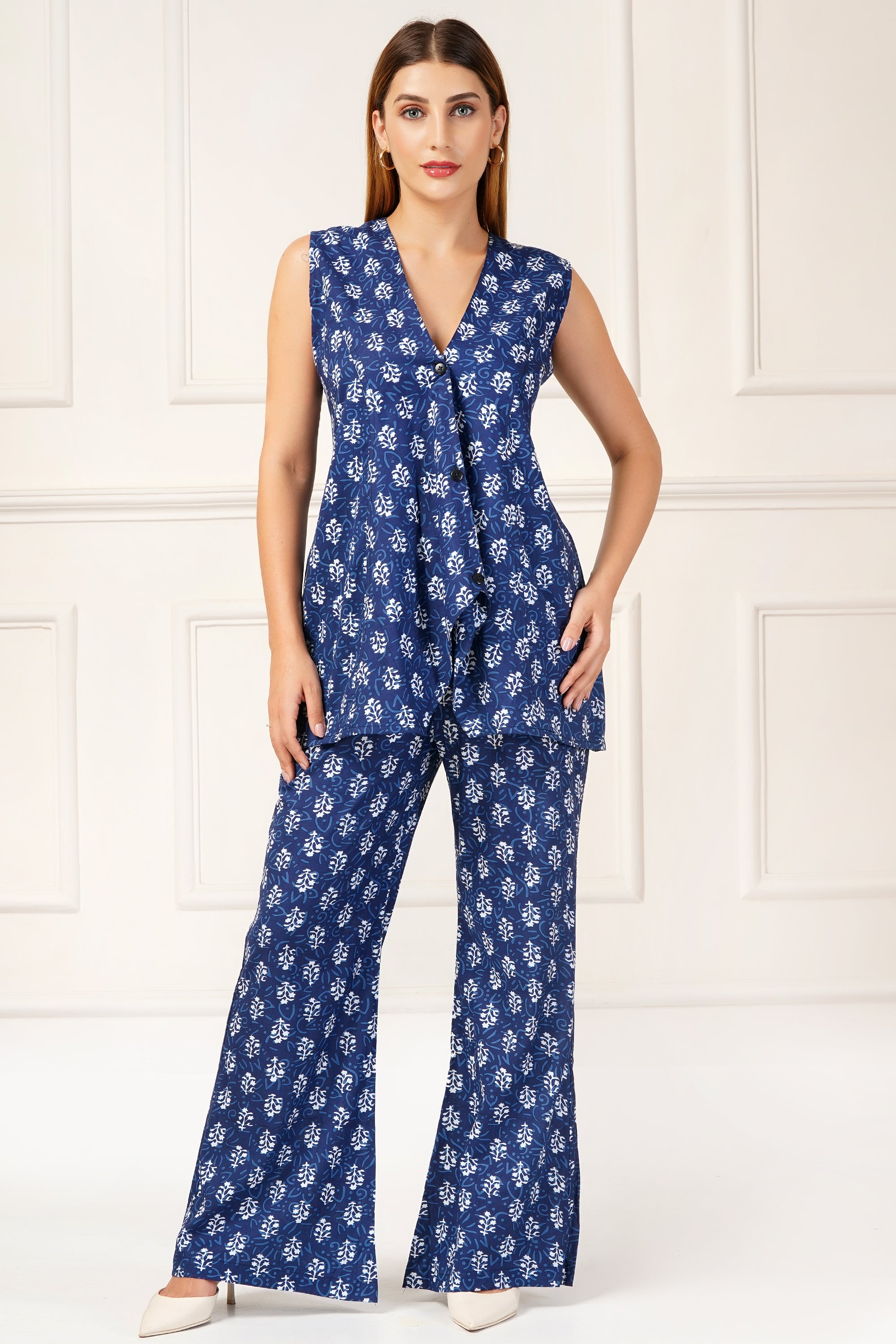 Women's Elegant Blue Floral Sleeveless Tunic & Flared Pants Set