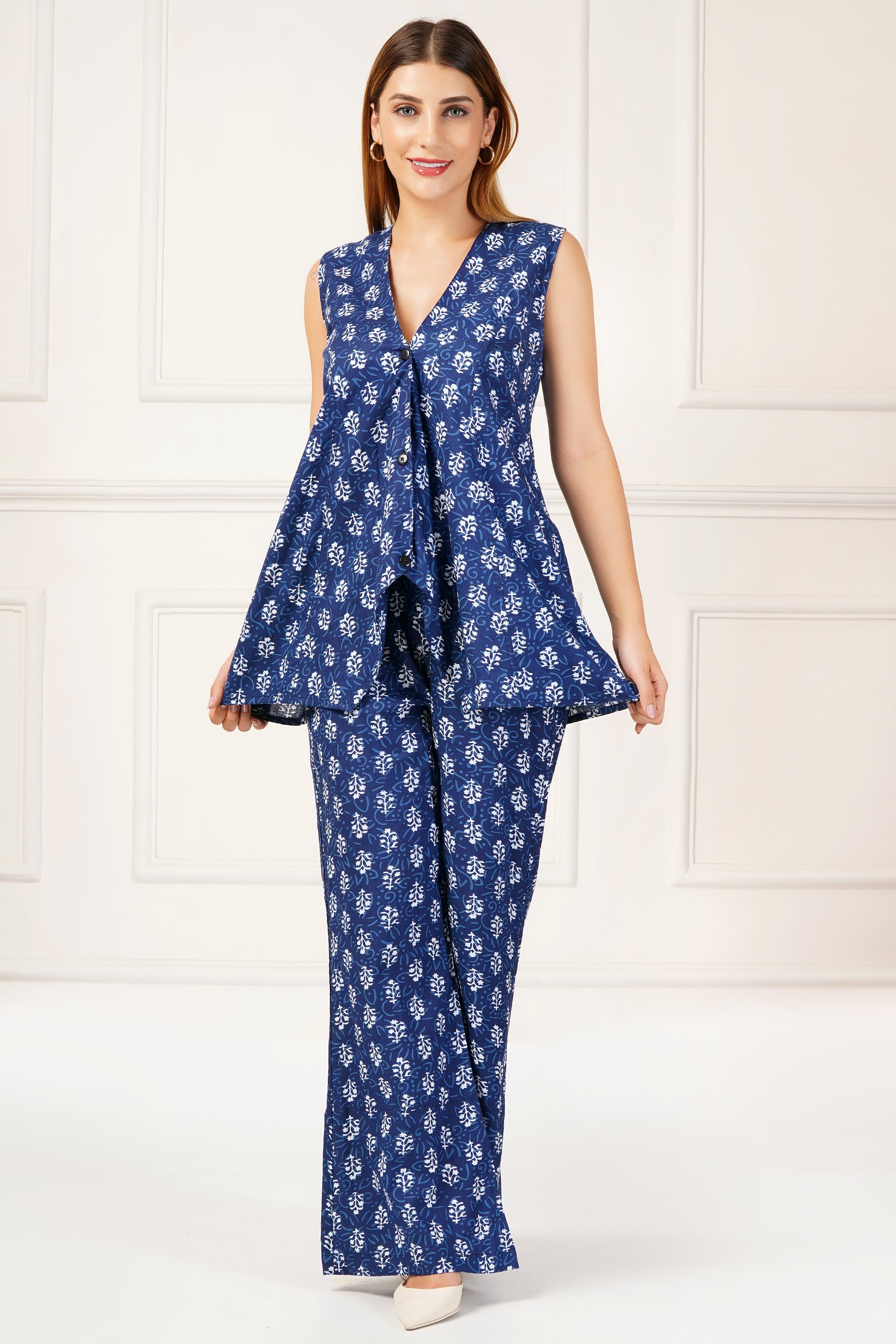 Women's Elegant Blue Floral Sleeveless Tunic & Flared Pants Set