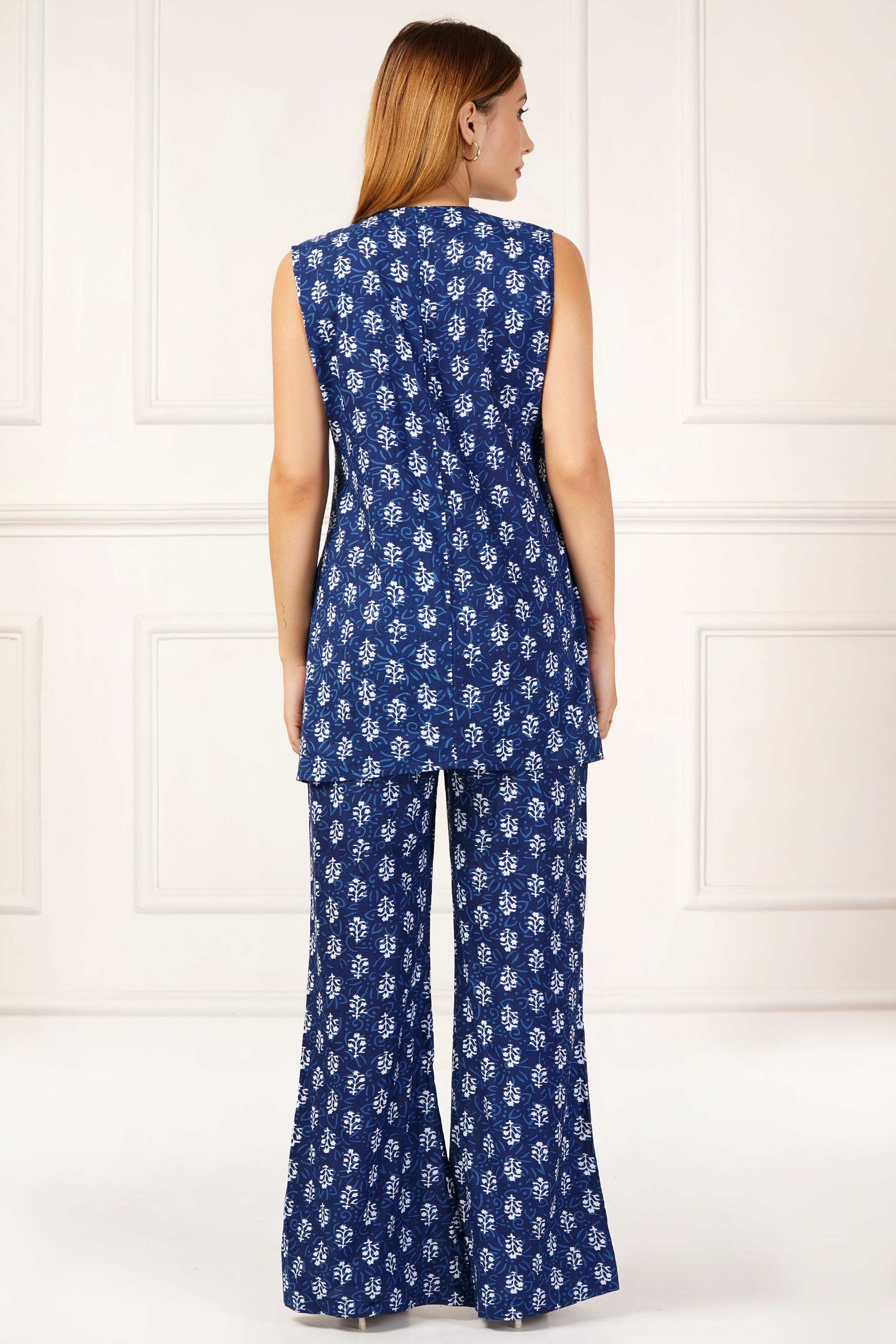 Women's Elegant Blue Floral Sleeveless Tunic & Flared Pants Set