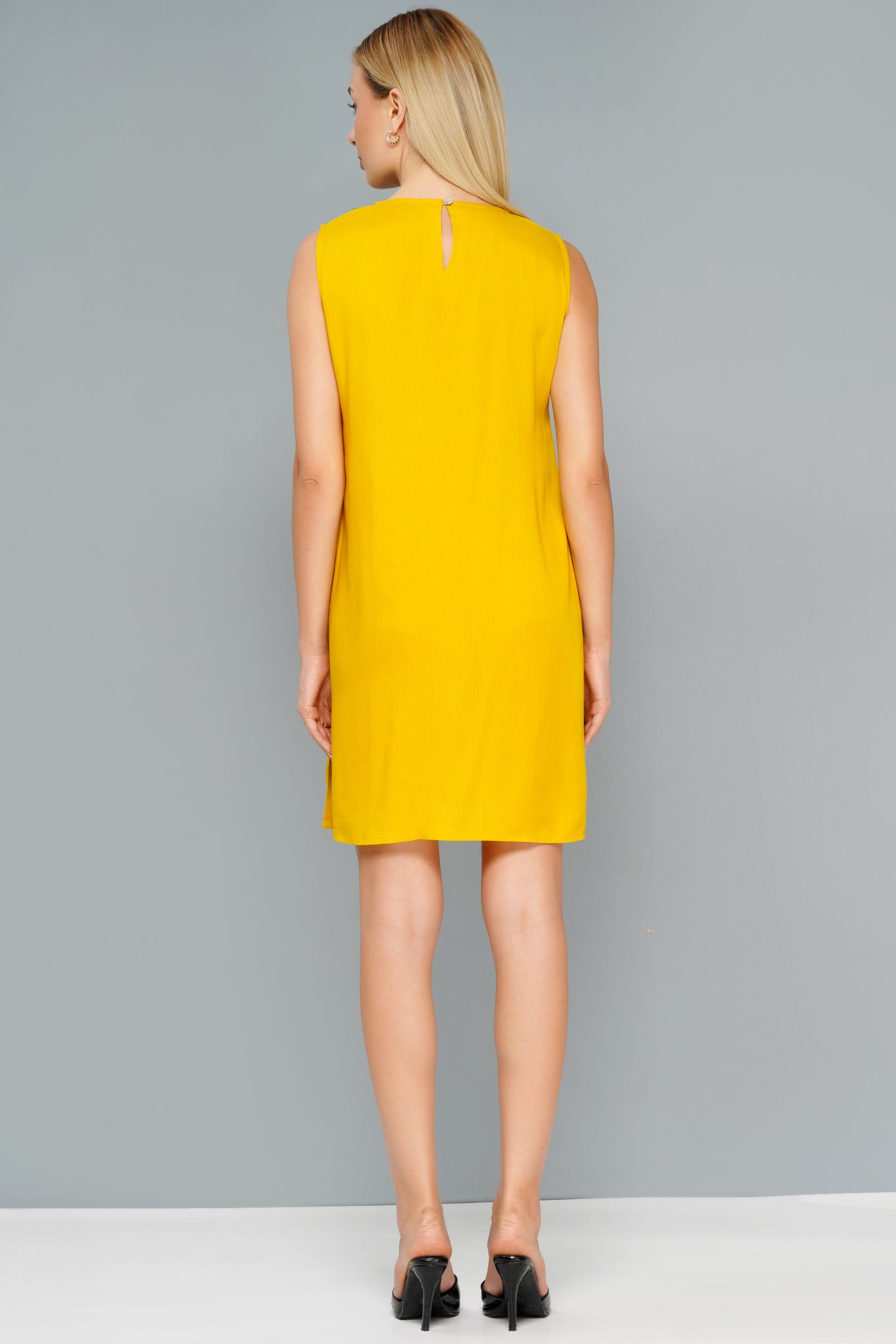 Women's Yellow Sleeveless Shift Dress with Black Collar